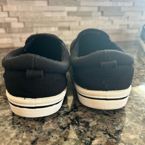 Cat & Jack girls black canvas slide on tennis shoes size 6.. in EUC - Picture 4 of 4